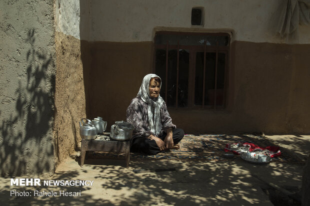 تنها در روستا