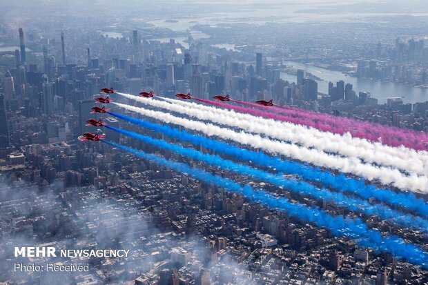 الطائرات الحربية البريطانية تحلق فوق سماء "نيويورك"