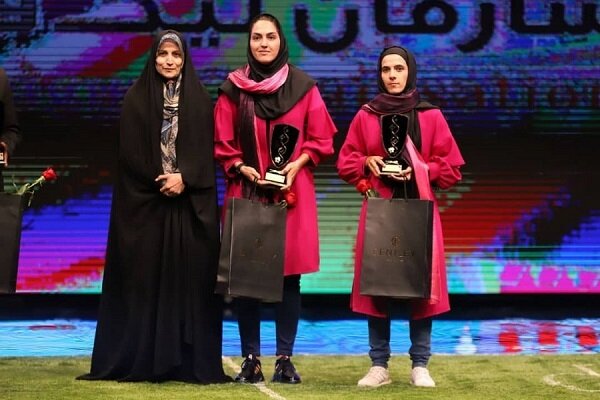 حقم برترین بازیکن فوتبال زنان ایران بود/تندیس‌های زنان متفاوت بود