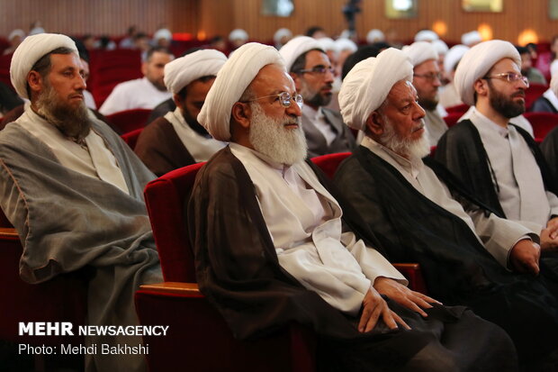 آیین رونمایی از سه جلد کتاب شرح نهج البلاغه اثر رهبر معظم انقلاب اسلامی