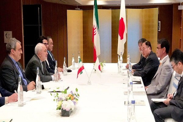 ظریف با وزیر امور خارجه ژاپن دیدار کرد