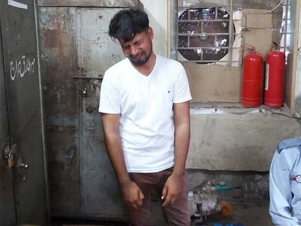 پاکستان میں گرلز ہاسٹل سے برقع پوش طالب علم گرفتار