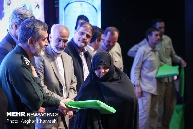 تہران کے شمال مغرب میں دفاع مقدس اور مدافع حرم شہداء کی یاد میں تقریب