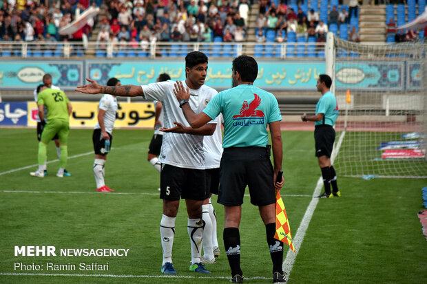 دیدار تیم های فوتبال پدیده و شهرداری بوشهر