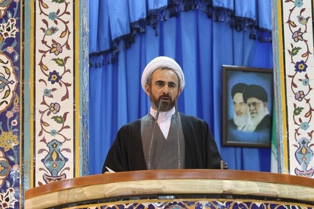 ملت ایران در همه زمان ها پشت انقلاب ایستاده است