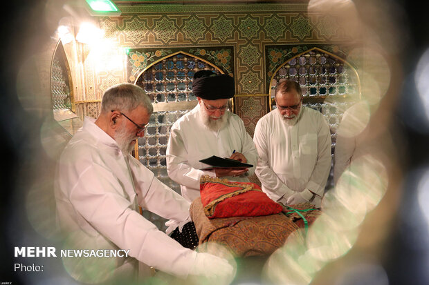 Ayatollah Khamenei attends ‘dust clearing’ ceremony