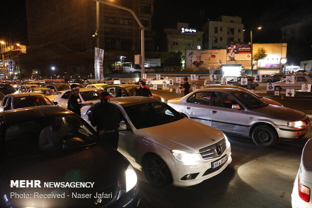 توزيع النذورات في ساحة "اندرزكو" 