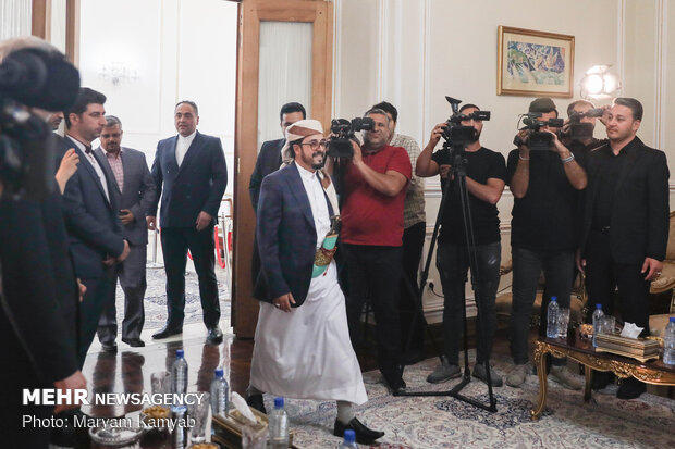إستقبال حار لسفير اليمن الجديد من قبل وزير الخارجية الإيرانية 