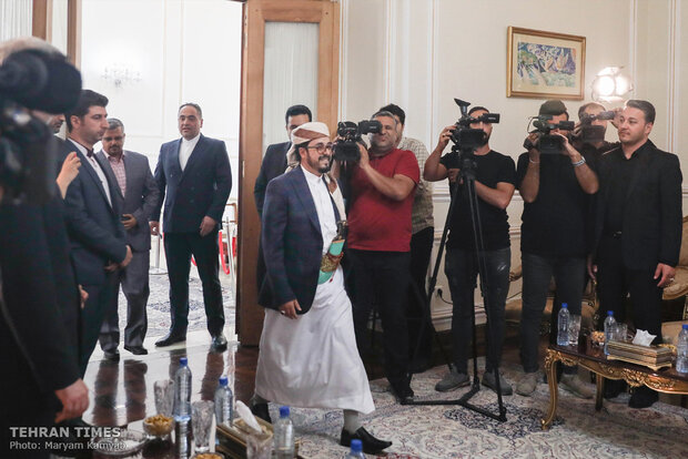 New Yemeni envoy submits credentials to Zarif