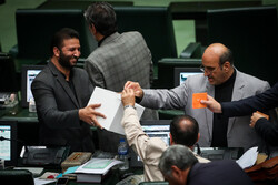 ایرانی پارلیمنٹ کا وزیر تعلیم اور وزیر ثقافتی میراث و آثار کو اعتماد کا ووٹ