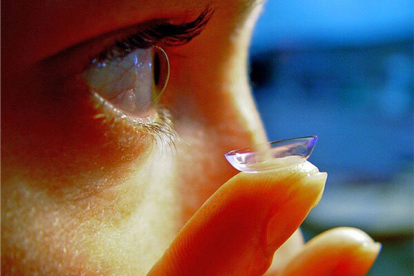 استفاده مجدد از لنزهای تماسی خطر عفونت چشم را افزایش می دهد
