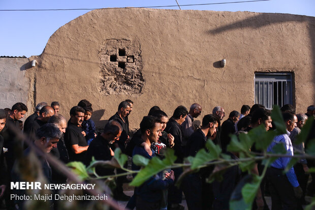 عزاداری سنتی "محله گردی" در مهریز یزد