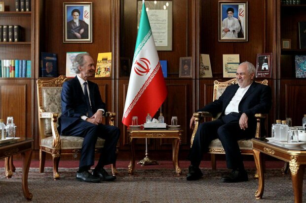 FM Zarif meets with UN envoy for Syria, urges for more UN-Damascus cooperation 