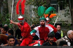 A group performs a tazieh about Imam Hussein (AS) in the northern Iranian town of Ziabar on November 20, 2016. (Honaronline/Alireza Farahani)