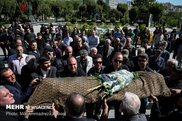 Funeral procession of veteran Iranian dubber