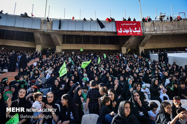 تجمع "الرضع الحسينيون" في ملعب آزادي بالعاصمة طهران
