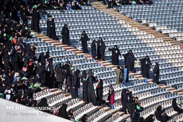 تجمع "الرضع الحسينيون" في ملعب آزادي بالعاصمة طهران