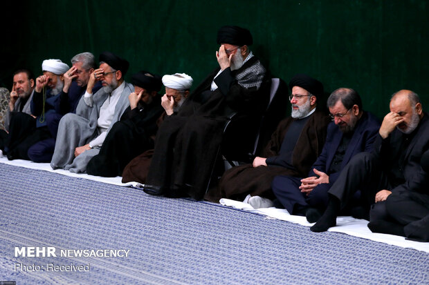 Leader attends Imam Hussein’s mourning ceremony 