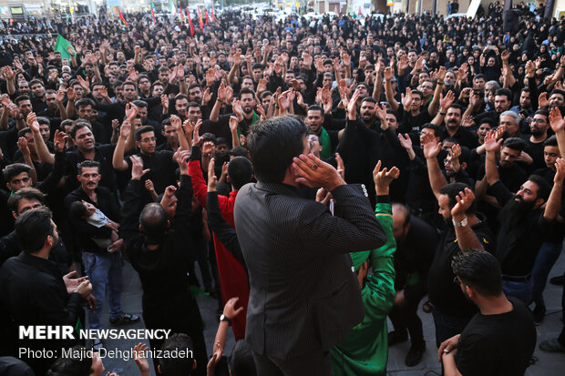 Passion play of a group of the disabled in Amir Chakhmaq Sq. of Yazd 