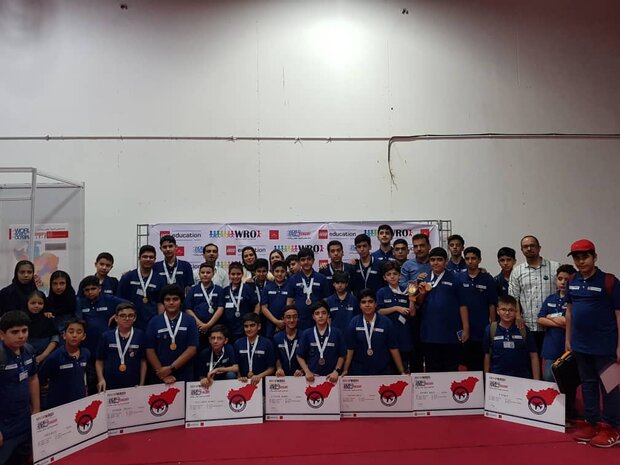 حضور دانش آموزان شیرازی در شانزدهمین مسابقات جهانی رباتیک