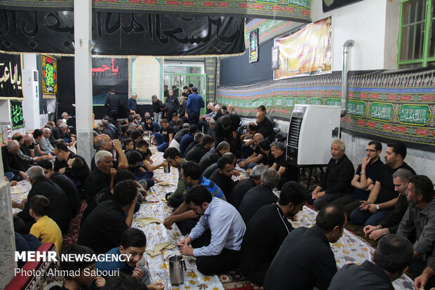 مراسم اطعام عزاداران حسینی،روستای بیابانک سمنان