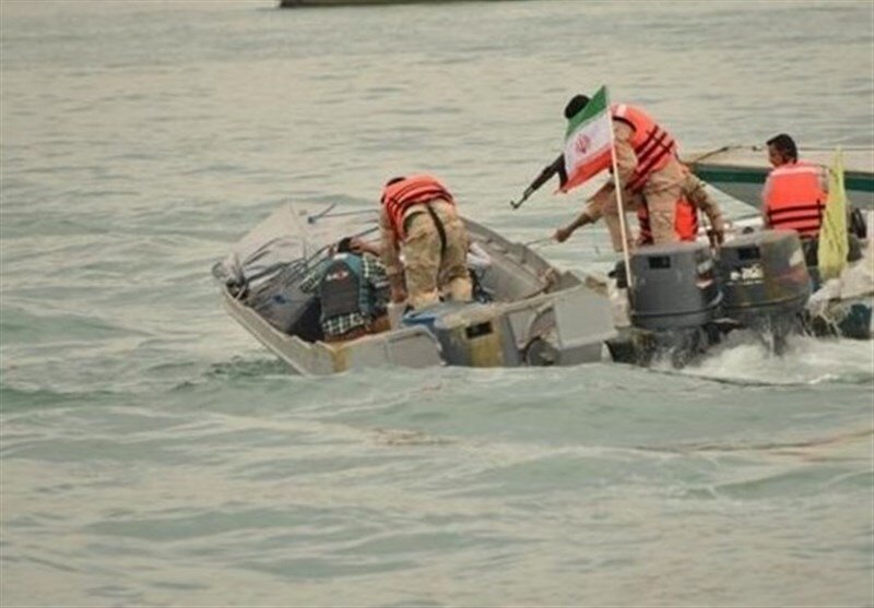 محموله کالای قاچاق در آب‌های شمال خلیج فارس توقیف شد