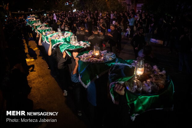 İran'da Hz. İmam Hüseyin (a.s) için geleneksel matem tören