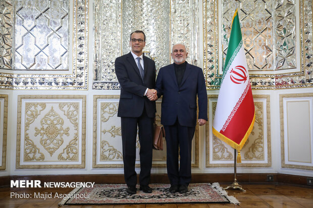 Head of UN nuclear watchdog, Iranian FM hold talks 