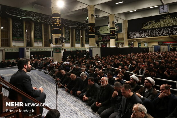 مراسم عزاداری شب تاسوعای حسینی(ع) با حضور رهبر انقلاب