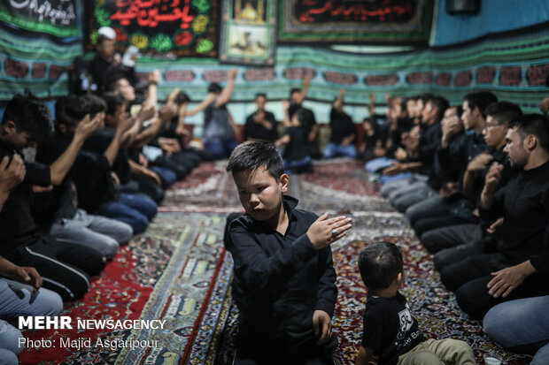 تہران میں مقیم افغانستانیوں کی عزاداری میں شرکت