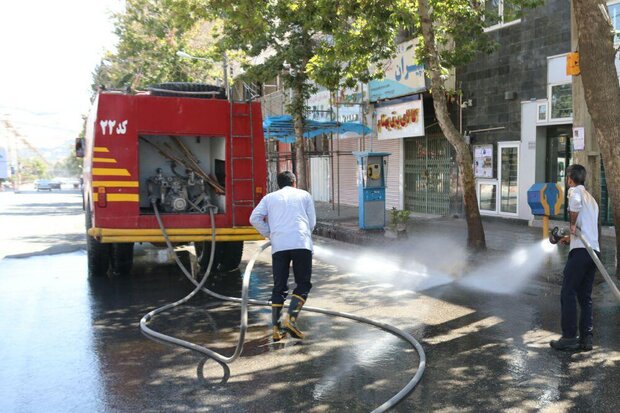 پاک‌سازی معابر شهر خرم‌آباد پس از اجرای آئین «گِل مالی»