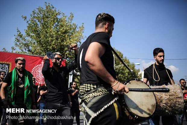 آیین خیمه سوزان در ولنجک تهران