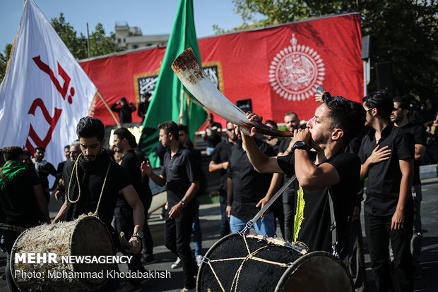 آیین خیمه سوزان در ولنجک تهران