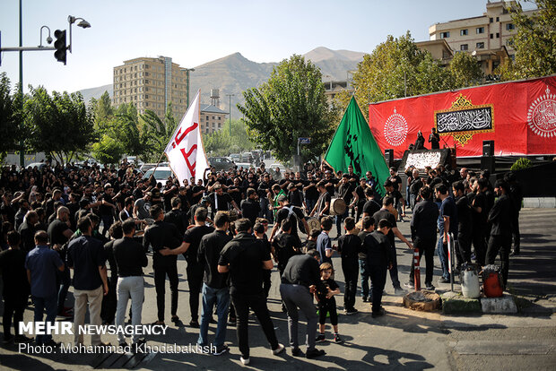 آیین خیمه سوزان در ولنجک تهران