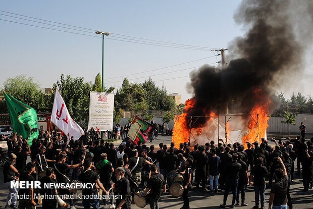 آیین خیمه سوزان در ولنجک تهران