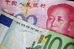 سقوط ارزش یوآن و دلار هنگ‌کنگ با وحشت از تشدید نظارت چین