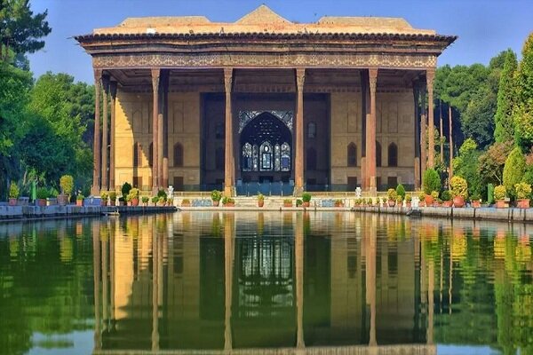 Chehel Sotoun; a blend of prominent Persian garden, glorious palace