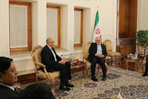 Zarif meets Indian foreign secretary