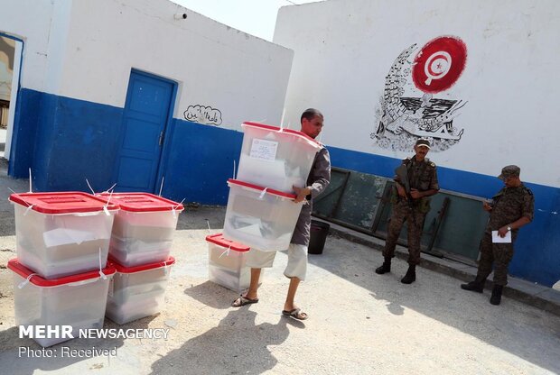 حمایت ۳ نامزد انتخاباتی تونس از نامزدِ پیروز در دور نخست