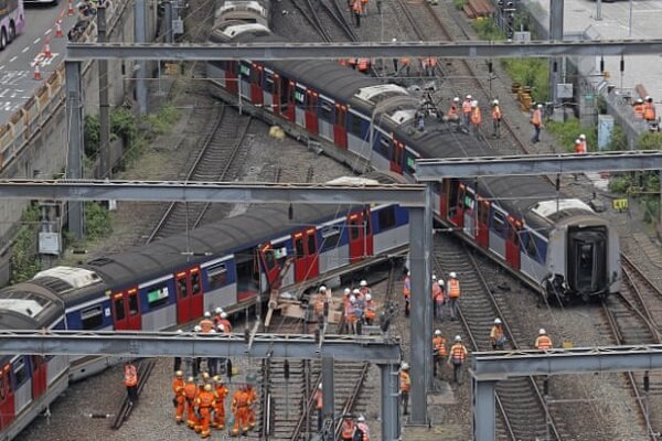 VIDEO: Train derails during rush hour in Hong Kong