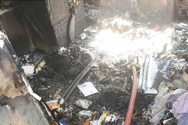نجات ۶ نفر از میان دود و آتش ساختمان مسکونی