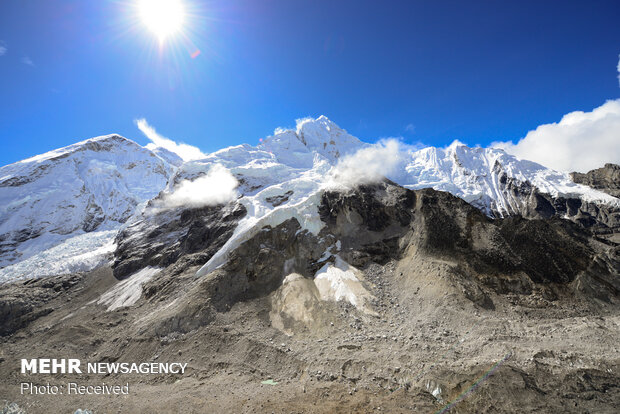 Everest Dağları'ndaki buzlar erimeye başladı