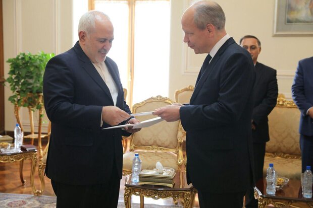 New Swedish envoy presents credentials to Zarif