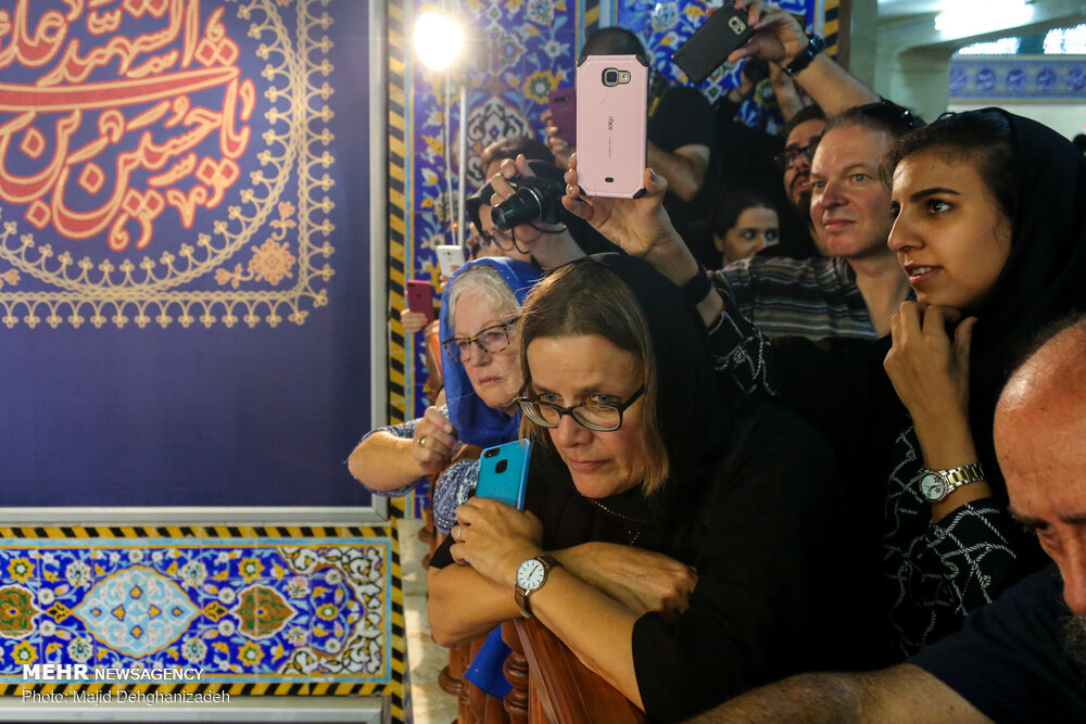حضور گردشگران خارجی در مراسم عزاداری «حسینیه ایران»