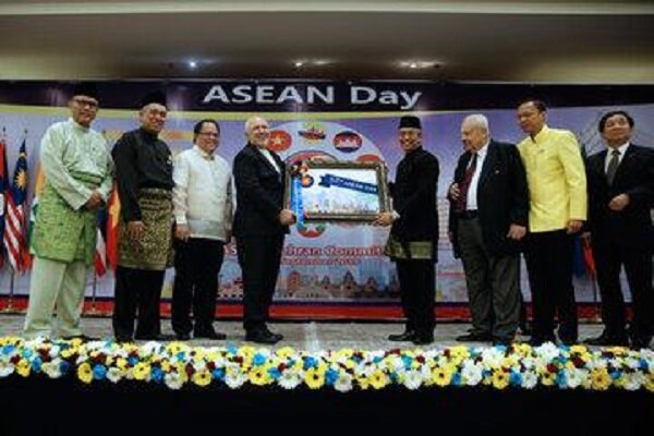 ASEAN to play more important role in region, world: Zarif