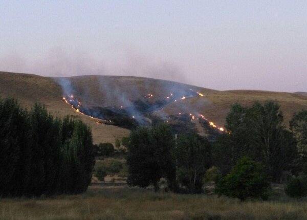 آتش سوزی مراتع روستای یام در شهرستان مرند