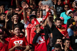خوشحالی هواداران نفت و درگیری با تماشاگران پرسپولیس در پایان بازی