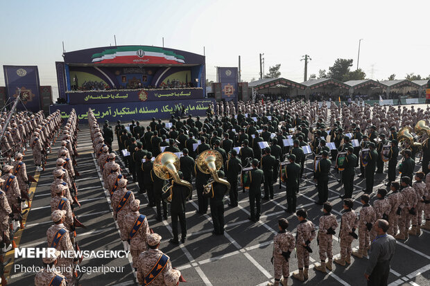 Iran menandai Pekan Pertahanan Suci dengan parade militer besar-besaran