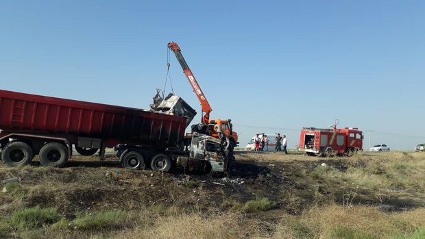 امدادرسانی به ۱۸ مصدوم حادثه برخورد مینی بوس با تریلر