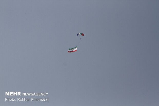 Massive military parade in Bandar Abbas